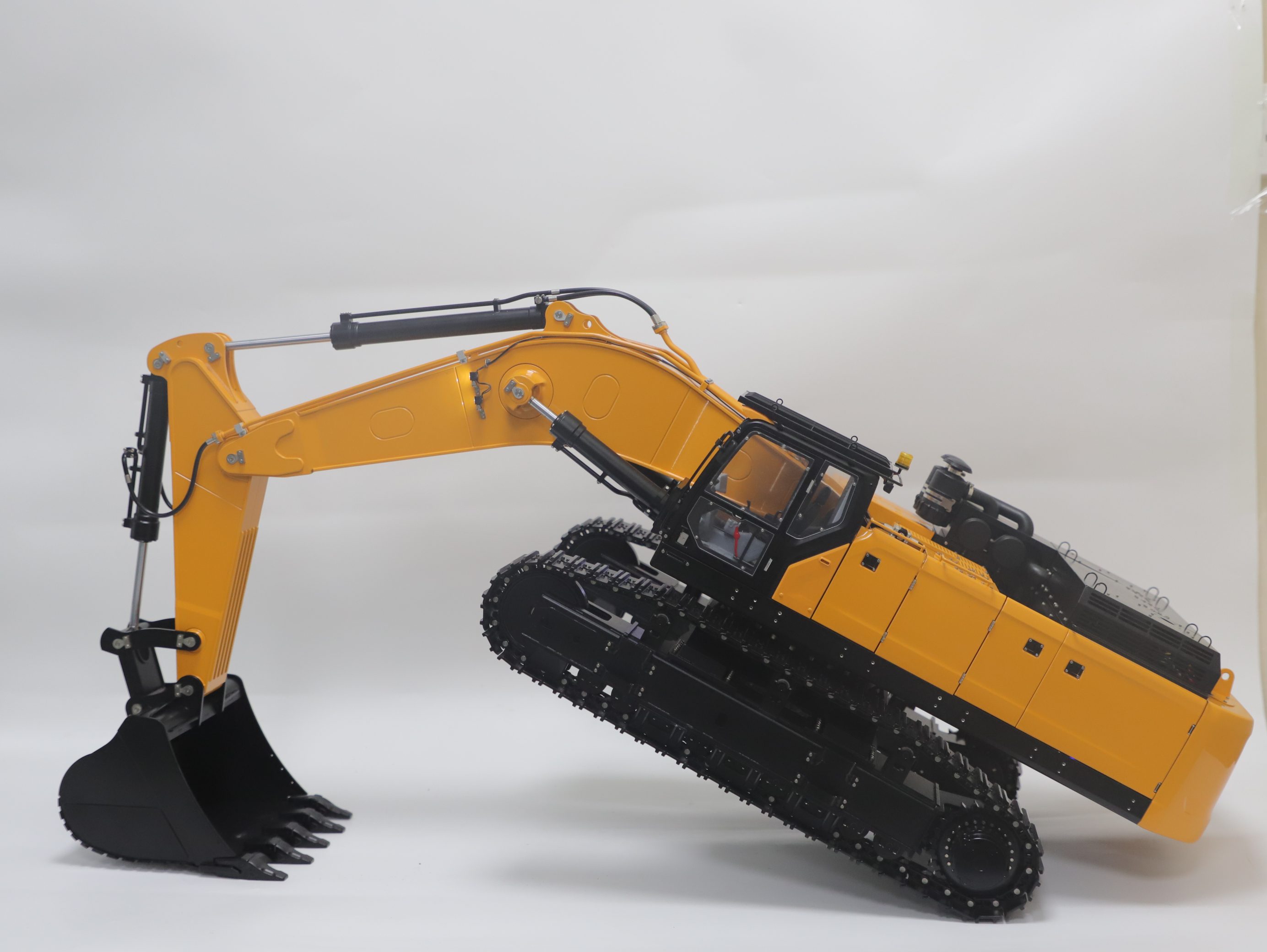 Yellow excavator toy model K980